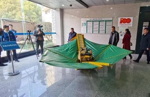 我國首臺油茶果采收機正式進入產業(yè)化  一分鐘采摘一棵樹