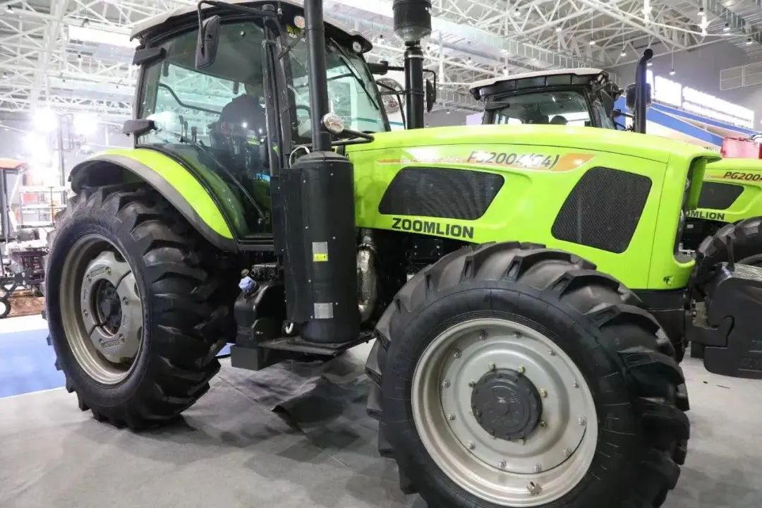 中聯(lián)重科新款P系列動(dòng)力換擋拖拉機(jī) 中聯(lián)重科新款P系列動(dòng)力換擋拖拉機(jī)